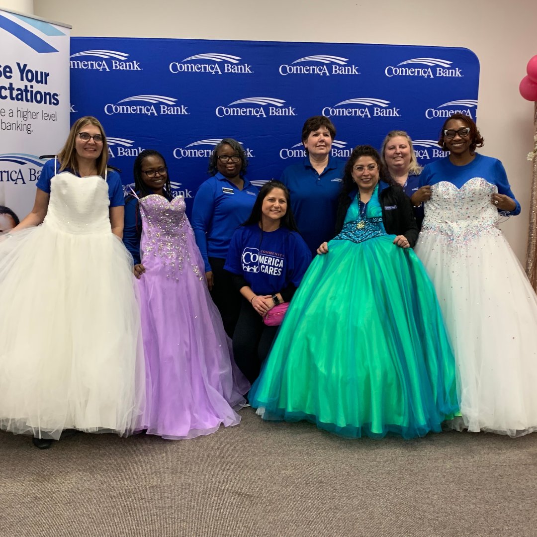 ComericaBank's tweet photo. Today begins the 6th Annual Comerica Bank #PromDressDrive in Michigan, benefitting @JacketsForJobs! 👗 Donate your new/gently worn formal dresses, shoes, & accessories at participating locations until April 12th!
Learn more: https://t.co/63Hk5mMSDr https://t.co/XBqbKCj3Y2