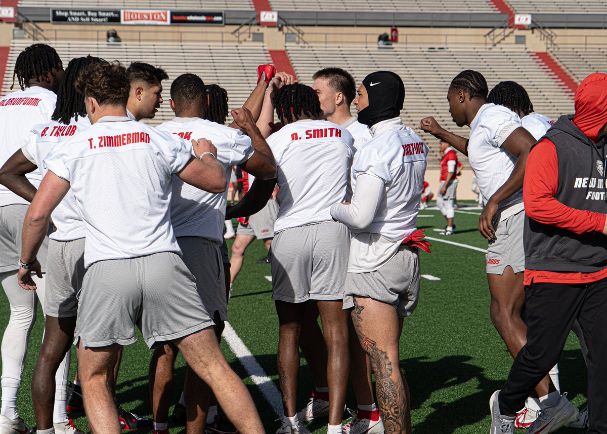 UNMLoboFB's tweet photo. Back like we never left

🏈🐺🏈🐺

#GoLobos #EarnedNotGiven https://t.co/xOhAgfcNFv