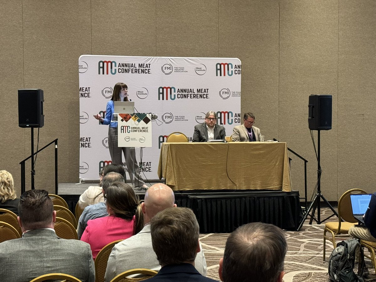 slittle77's tweet photo. Full house for @MeatInstitute’s Casey Gallimore talking about the regulatory environment at #meatconference https://t.co/GoE0PDY3Yu
