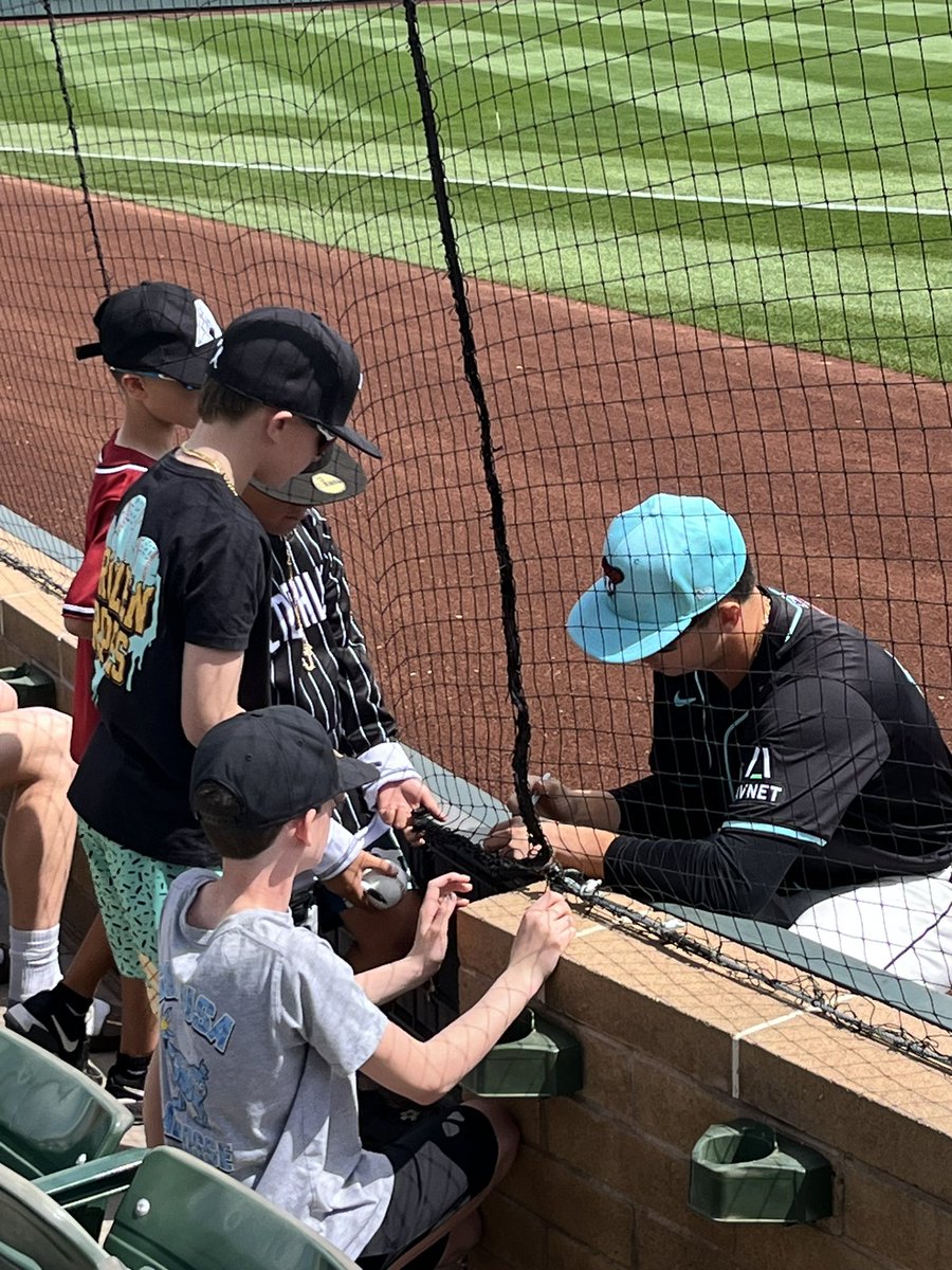 Spending the week in Scottsdale, watching baseball and enjoying the warm weather. We are watching the Diamondbacks vs Athletics today. Huge shout out to @tommytroyfive for taking the time to sign autographs for the kids. You made some new fans today for sure! ⚾️🌵