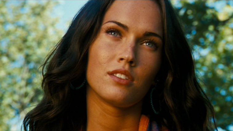 TheCinesthetic's tweet photo. Megan Fox in Transformers (2007) https://t.co/YyJagc5dSw
