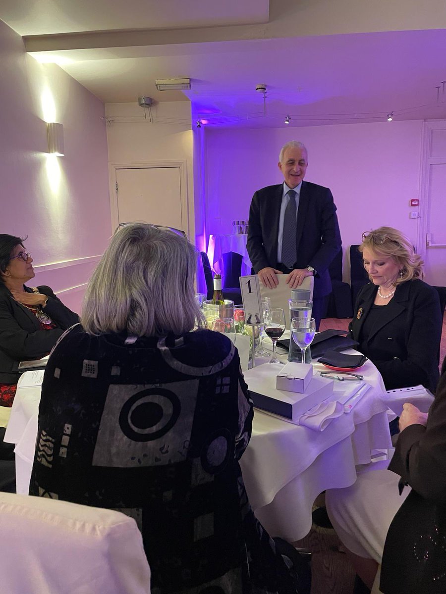 UKCypriotFed's tweet photo. Warm &amp; friendly civic dinner hosted by @mayorofbarnet to welcome visiting Councillor delegation from #Morphou Municipality; reinforced and strengthened strong bonds between twinned @BarnetCouncil &amp; Morphou 🇬🇧🤝🇨🇾 https://t.co/ck5vadl3KI