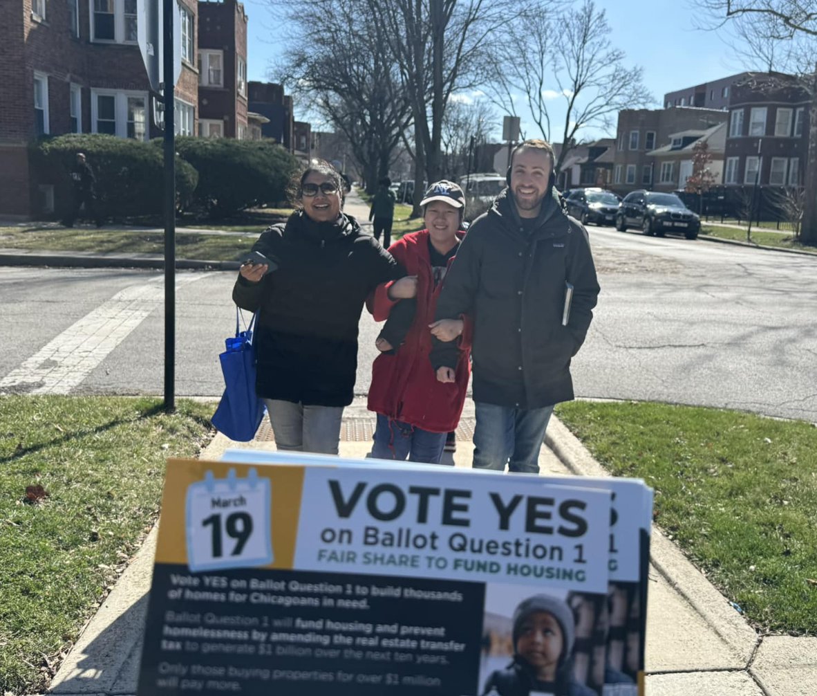 CommsUnited's tweet photo. 🌟 Over the last few months, we have been canvassing throughout Chicago educating folks about the importance of affordable housing. 🌟

We believe #BringChicagoHome is about bringing healing to our communities through the expansion of housing justice. 

#Housing @BringChiHome https://t.co/sIQDliC0kq