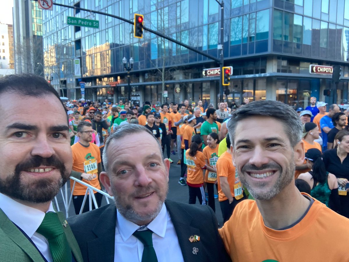 Cathaoirleach @jerrybuttimer and @IEConsulGenSF were delighted to be in San Jose with Mayor @MattMahanSJ for the city's annual Shamrock Run. What a great turnout!
