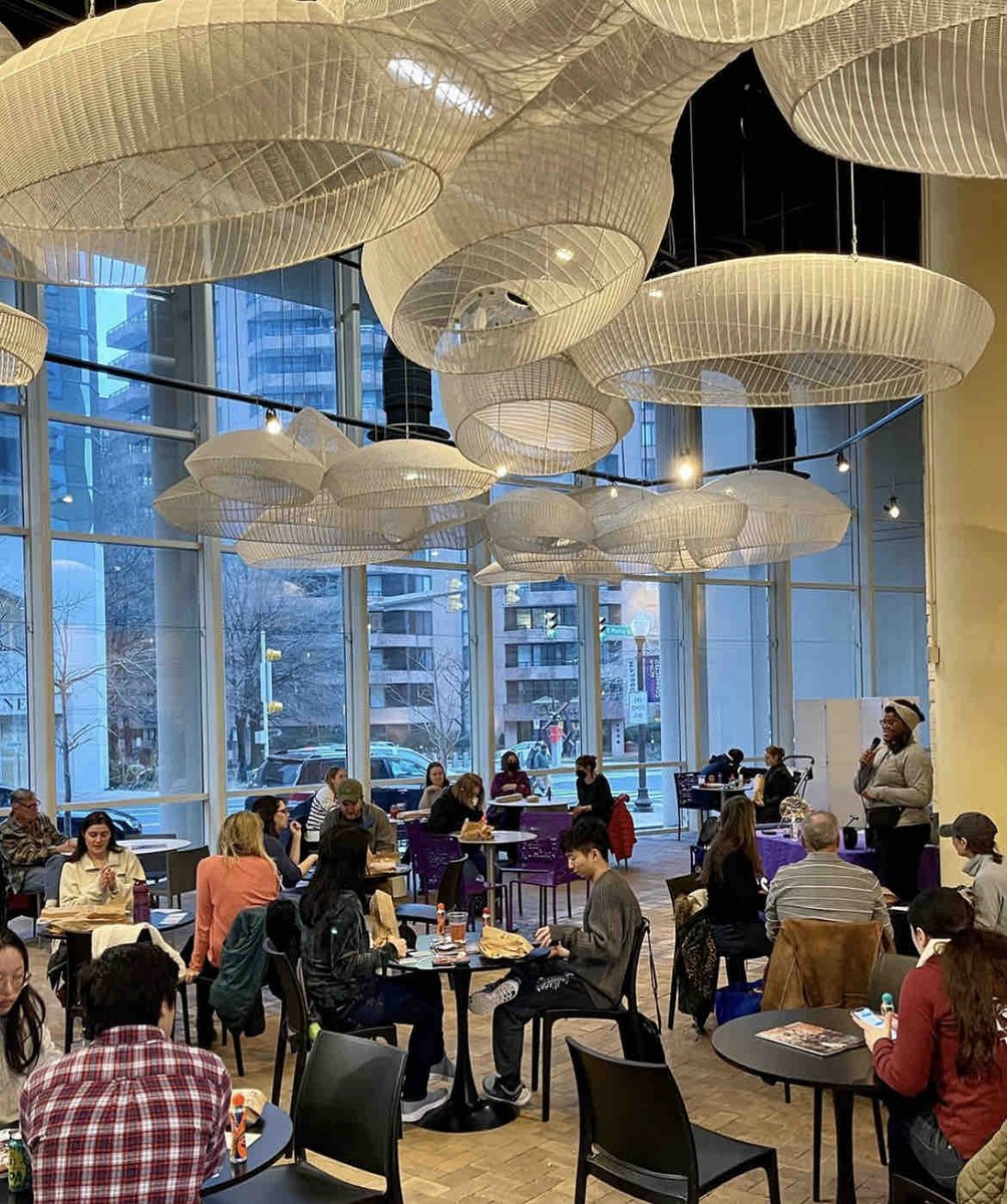 ResInnRosslyn's tweet image. This Thursday join Rosslyn Rivals for their Bingo Happy Hour at Bennett Park Art Atrium at 5:30 PM. Visit @Rosslynva to register!

Photo by | Visit Rosslyn