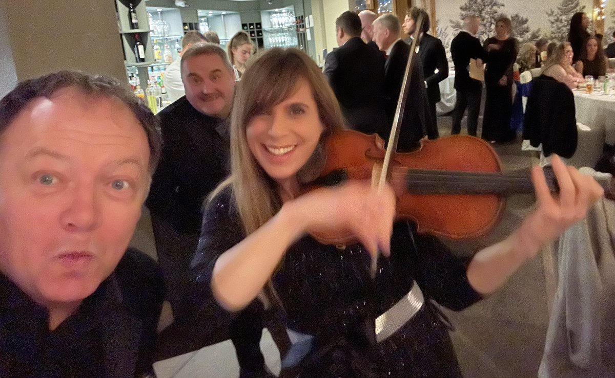 ianbakersson's tweet image. Lee  #oldhamhour @whittakerdesig1 you made it into the back of the photo 😂😂

@KingfisherSch Ball