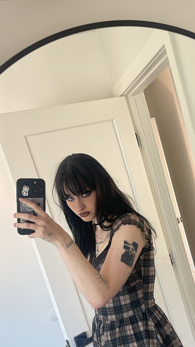 neimki's tweet photo. Wore this dress yesterday. It brought back so many memories https://t.co/7vTs49CiW3