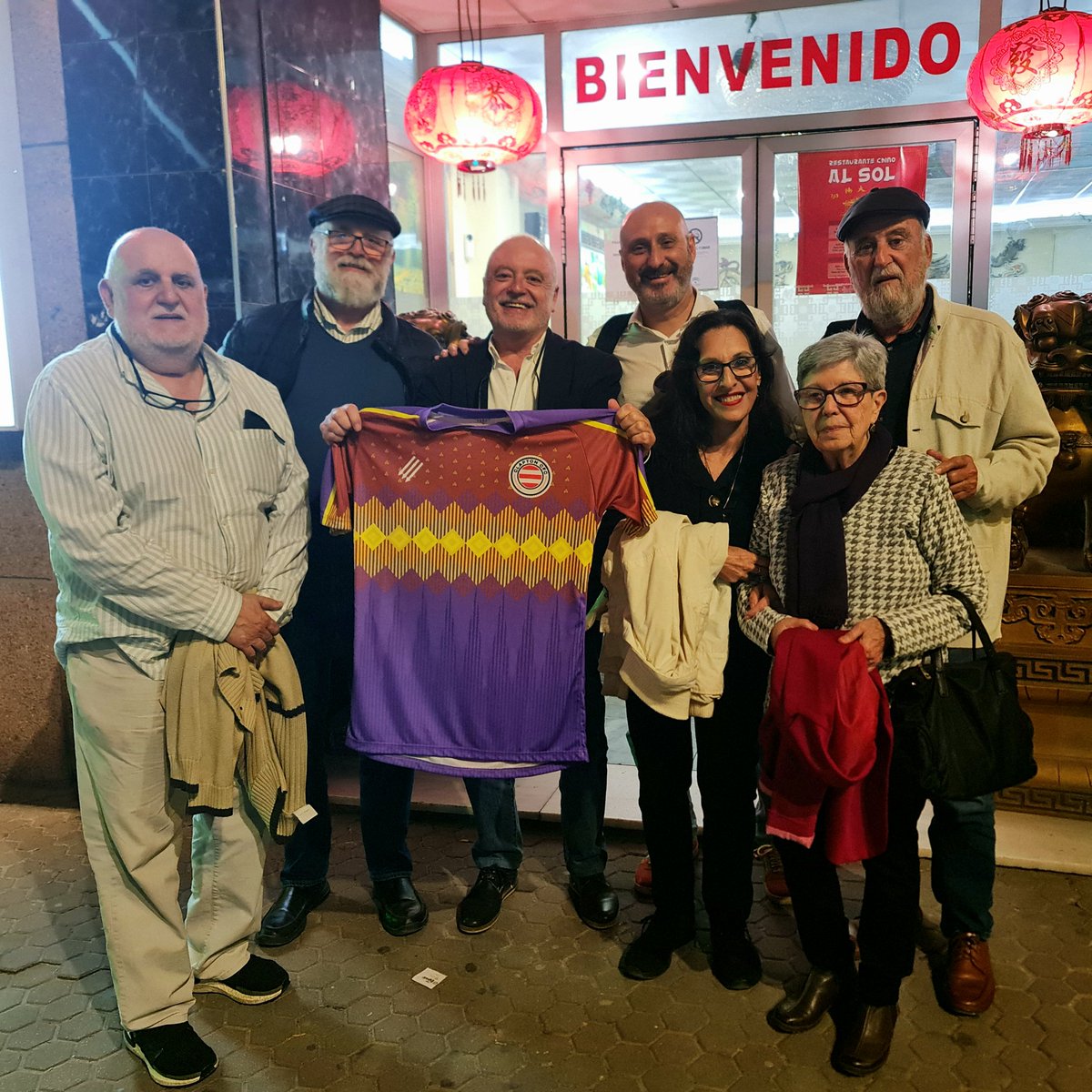 🔻Hoy desde la Red de Activistas de IU-Sevilla hemos querido mostrar nuestra simpatía por el club de fútbol inglés de izquierdas   <a href="/ClaptonCFC/">Clapton CFC</a> conocido por su compromiso social, por su tributo a la causa republicana y a las Brigadas Internacionales.
❤️💛💜 ✊🏼