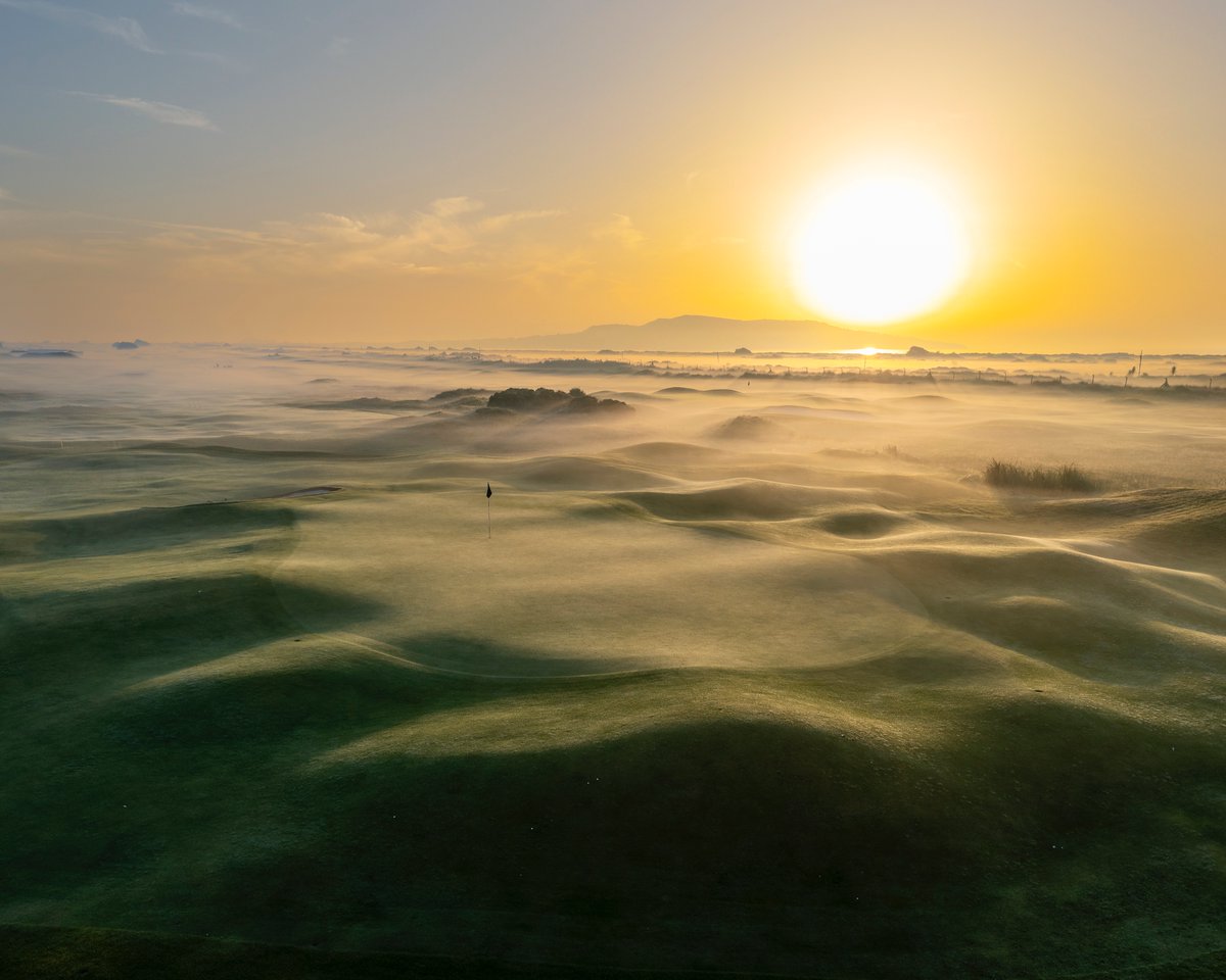 The golf season is approaching and twilight golf is on the horizon 🌅 Who's visiting this year? . . . . . #beautifulgolfcourses #bucketlistgolf #golf #golfcoursephotos #golfcourses #golfheaven #golfstagram #golftravel #golftrip