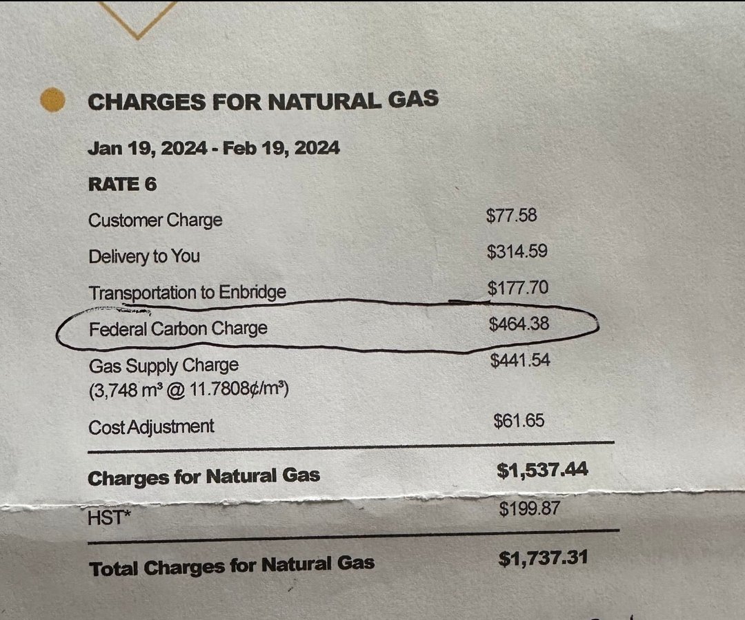 MichelleLA1981's tweet photo. Another bill from a small business in Ont. For one month, they used $441.54 in gas. The carbon tax is more than the gas alone at $464.38. Then add on HST  at $199.87, and the  government magically gets $674.25!! The government is robbing its citizens. https://t.co/zT6ycYWdCx