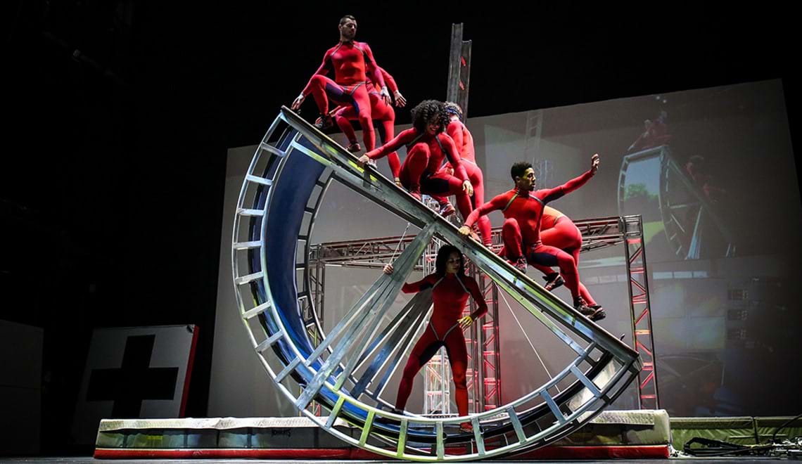 .@adelaidefest @STREBSLAM Elizabeth Streb Extreme Action Company blew the minds of an audience of mainly schoolchildren during the Friday March 15 Adelaide Festival matinee of 'Time Machine'. There was constant cheering, clapping, laughter and appreciative whistling in an hour of…
