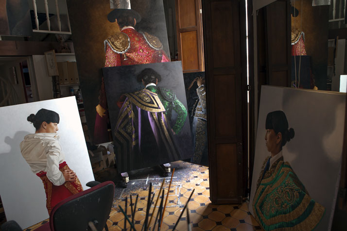 Fue el torero Nimeño II, Christian Montcouquiol, quien llevó a Christian Gaillard al mundo del toro. Quedó fascinado. Y en 1988 dejó sus actividades en el mundo de la ilustración por la pintura taurina. ForosToreros.Com En su estudio