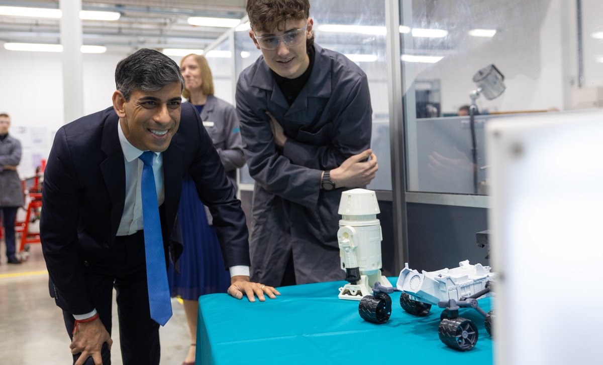 RishiSunak's tweet photo. We’re investing in apprenticeships. https://t.co/wqGROgj6uZ