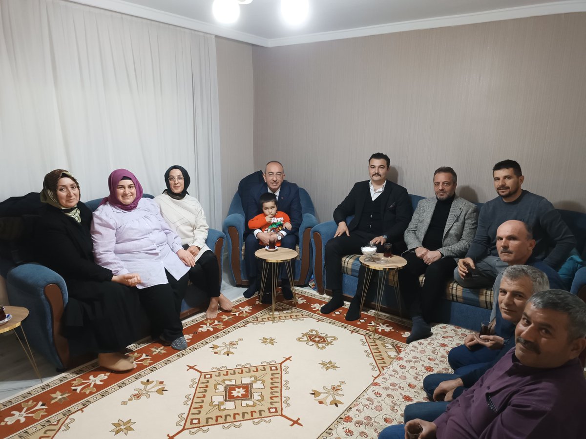 MustafaKavus's tweet photo. Bu akşam iftarımızı Köyceğiz mahallemizde Hakan Karataş ve ailesiyle birlikte yaptık. 

Bizlere sofrasını açan ailemize misafirperverliği için teşekkür ediyoruz. 

Rabbim birliğimizi daim eylesin. 

@Dolular @SYurdaisik @akpartimeram @akkadinmeram @akgenclikmeram https://t.co/SQOCc3H8XD