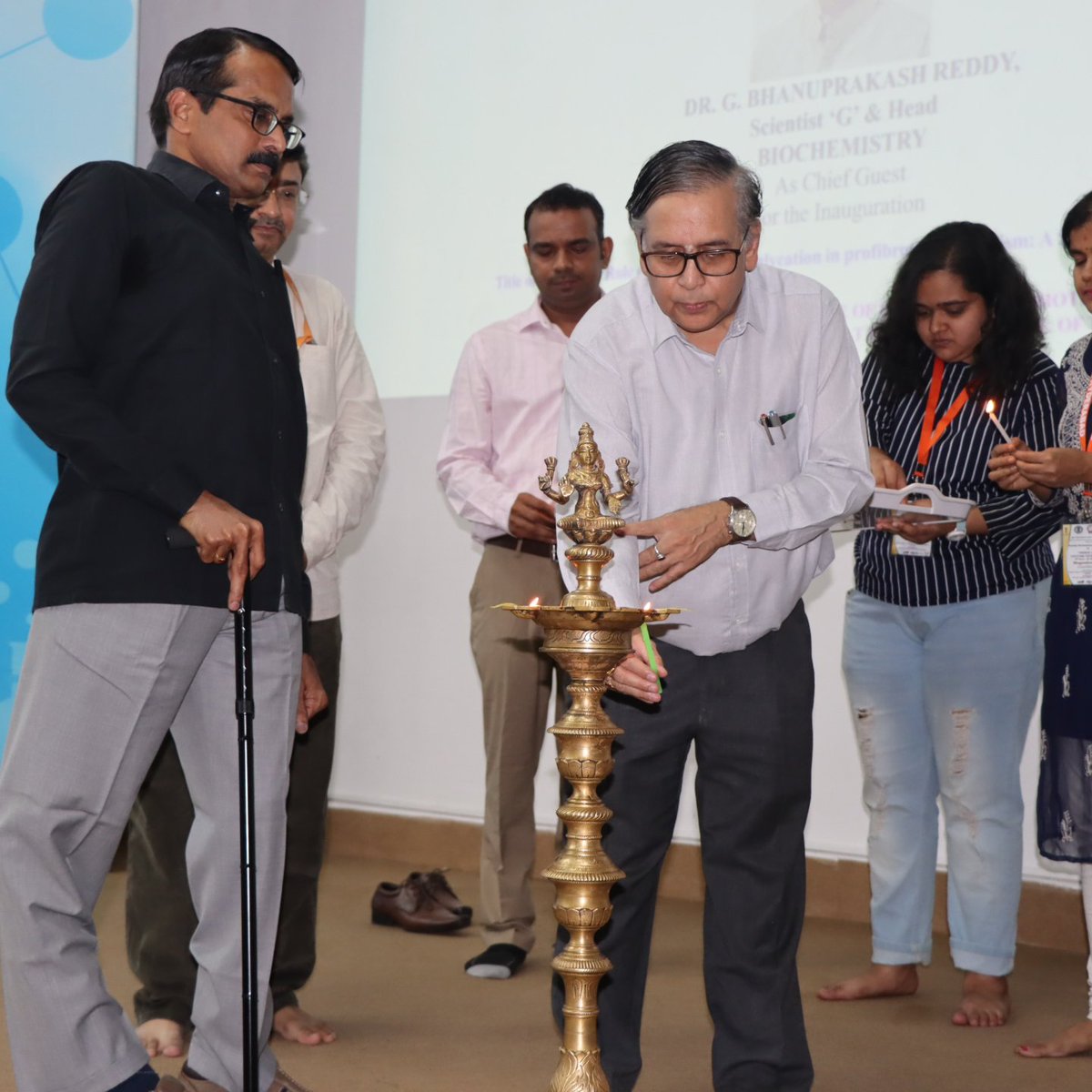 NIPERHyd's tweet image. Inauguration Ceremony of Faculty development programme on "Animal Cell Culture Techniques" Organized by Department of Biological Sciences, @NIPERHyd begins with lighting of holy lamp🪔.
#facultydevelopmentprogram @Pharmadept @mansukhmandviya @bhagwantkhuba @OfficeOf_MM #niperhyd