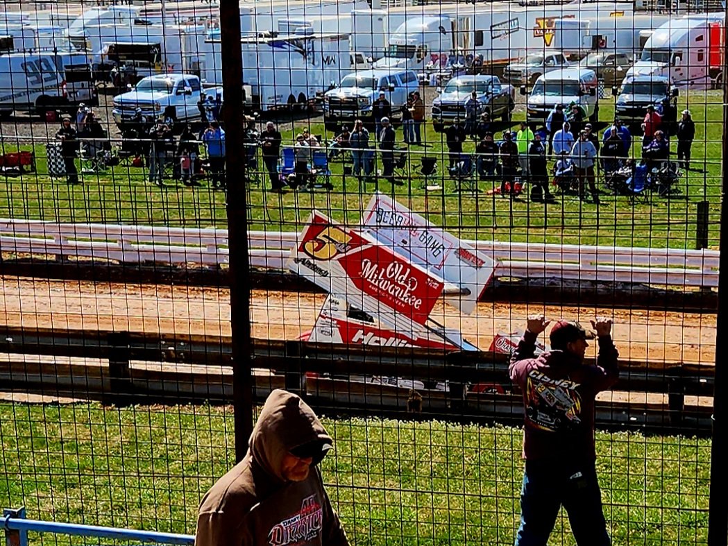 KLyter21's tweet photo. Some pics from a very dusty afternoon at the Grove. Not an ideal day to take pics. ๐ตโ๐ซ๐ #BeerHill https://t.co/FbObNuENlU