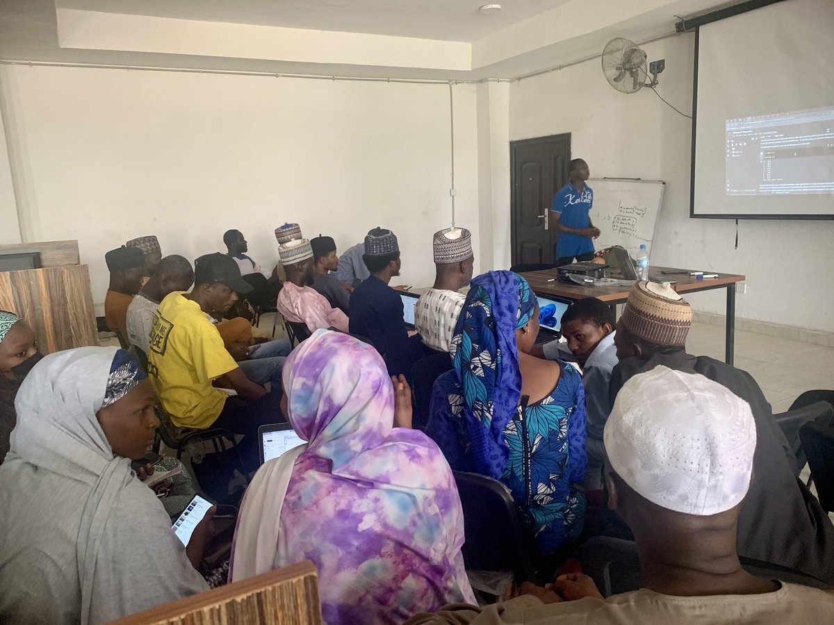 stemlab_ng's tweet photo. We finally rounding up the cohort-1, the fellows have been super responsive with learning
This week we focused on helping fellows build their concluding capstone projects 
@bosuntijani @3MTTNigeria @FMCIDENigeria https://t.co/O0cJXP8T9y