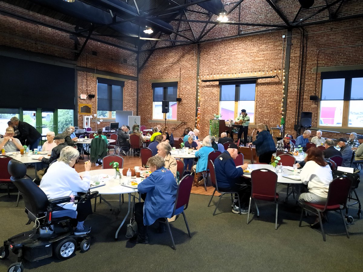 VVSeniorCenter's tweet photo. Happy St Patrick's Day! Even with poor weather, we had a great turnout. Thank you to Lisa Bell Benedetto and her husband, Greg Benedetto for playing irish tunes for us! #cottonwoodaz #seniorhunger #seniors https://t.co/Hs4xL7TFwF