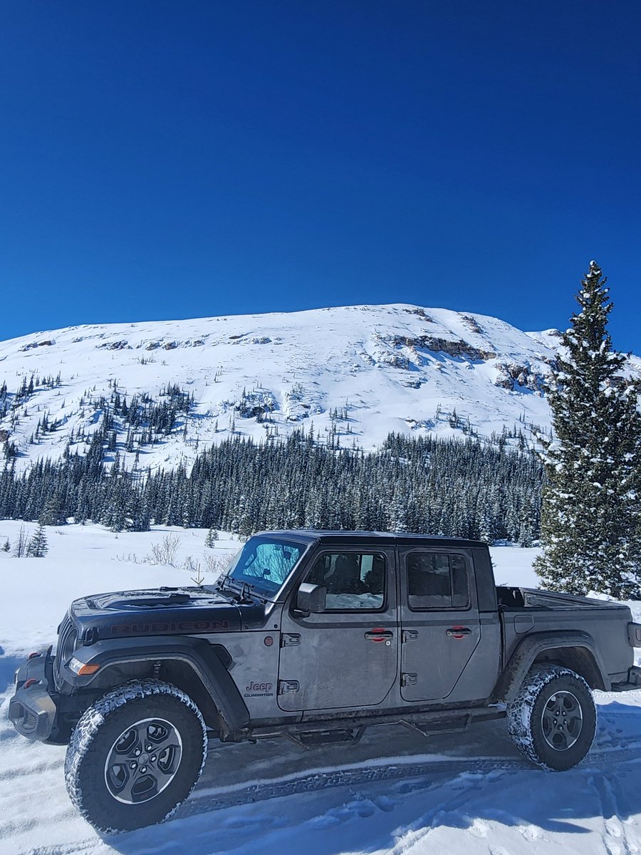 @THEJeepMafia Not a cloud in the sky. Daily life of a Colorado JeepTruck at 11,150'