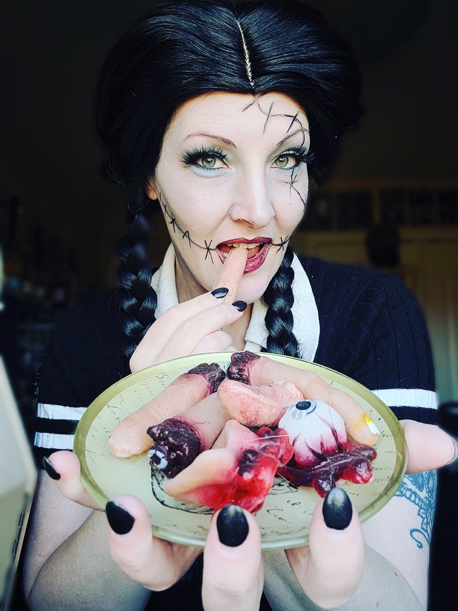 Tonight we cook for The Family! Join me over on #Twitch this evening at 6:30 pm.mnt time for some TCM.

We have a few game codes to give away thanks to <a href="/fearthegun/">Gun</a> &amp; <a href="/TXChainSawGame/">The Texas Chain Saw Massacre</a> for the codes. Stop by tonight to enter to win!!

TwitchTV/ReAnimateHer