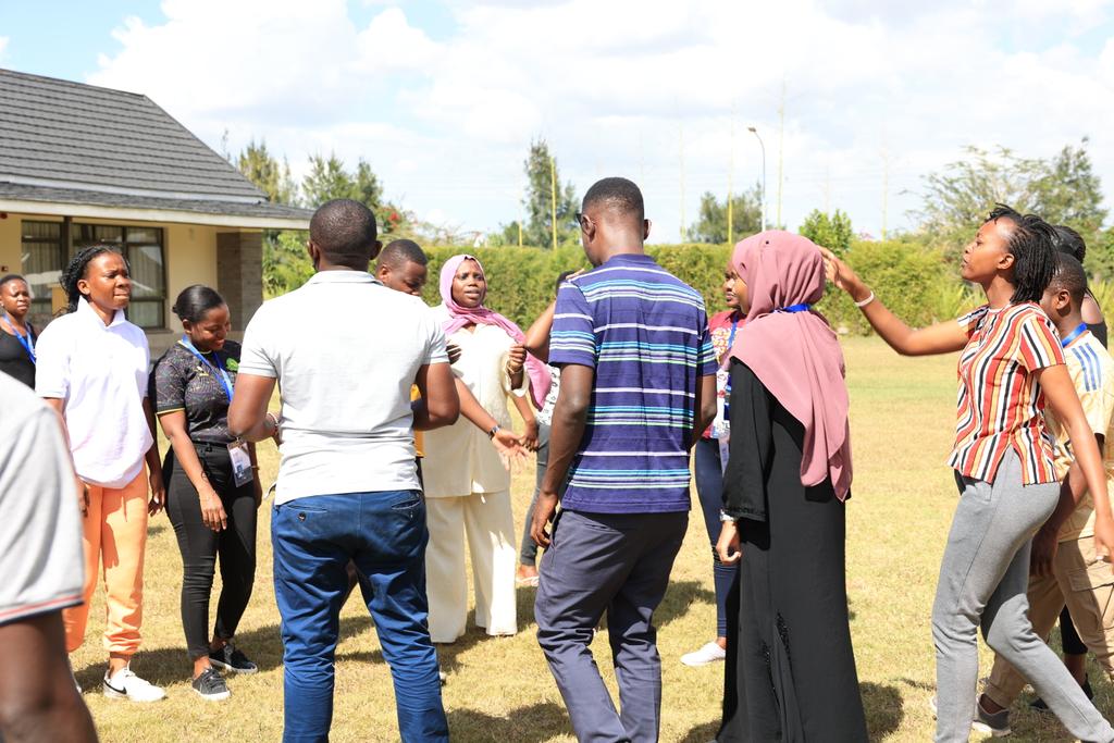 kevolwe_godfrey's tweet photo. Today's focus was on community leadership dynamics and personal growth. @Afidep and @USAIDGH are empowering leaders through the #BuildPHEDProject, integrating leadership with natural dynamics for sustainable impact. #PHED @ASBELKEMBOI7 @PACJA1
@ActionAid_Kenya @SirAlexKimutai https://t.co/YDgJt4T4n8