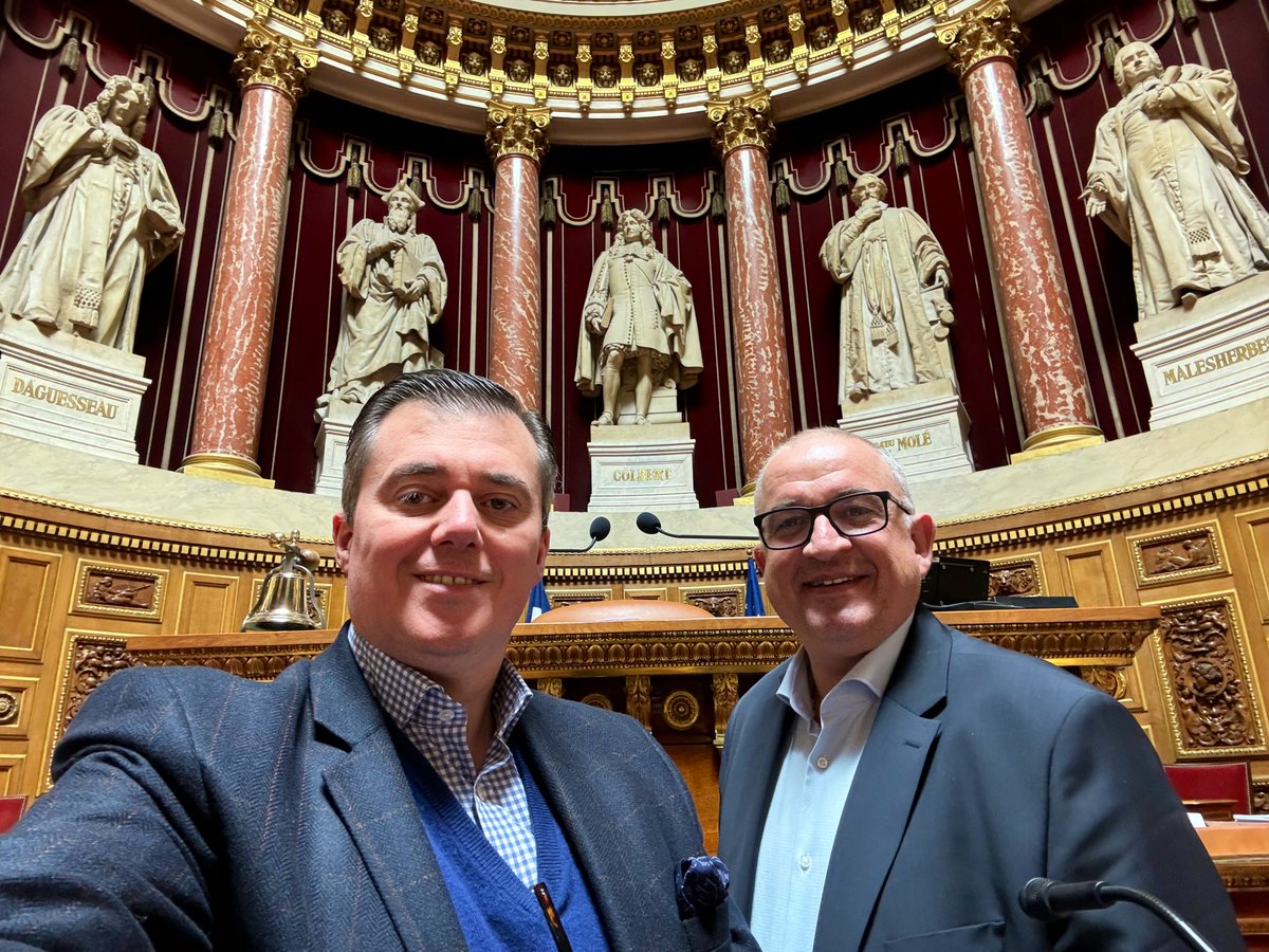 C_Frassa's tweet photo. Très heureux d’avoir accueilli, au @Senat, Olivier @leloustre, Conseiller des Français du #Cameroun et de #GuinéeEquatoriale pour parler de son formidable projet d’école à #Kribi et des enjeux francophones dans ce pays bilingue. https://t.co/I0krHWGPMm