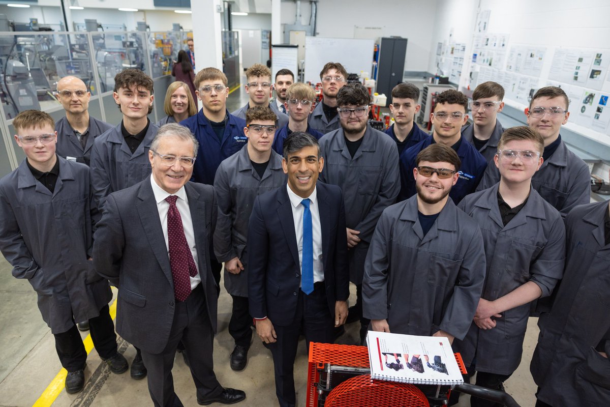 the_MTC_org's tweet photo. Today we welcomed @RishiSunak &amp;secretaries of state as part of @ukgov national Business Connect programme, promoting #SMEs &amp; #Skills.
Our CEO @GrahamHoareMTC highlighted the role
@_MTC_Training plays in developing future skills that will drive a successful UK manufacturing sector https://t.co/w5cRHmFz3q