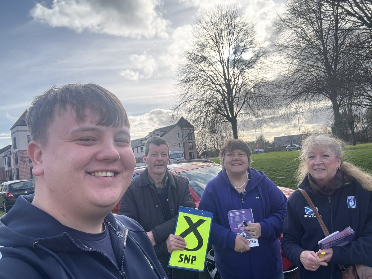 Out tonight campaigning with Kathleen Wolf. The SNP candidate for the upcoming by election! 

#ActiveSNP #ForScotland