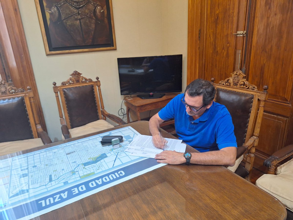 udocbacentral's tweet photo. Hoy, nuestro Secretario General @AlejandrooSalce, y el Intendente de @MunicipioAzul, @NelsonSombraOK firmaron un Convenio de Colaboración para impulsar actividades conjuntas. https://t.co/t2iAYK4jAq