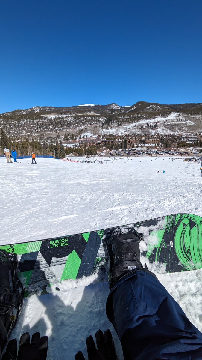 vGonzilla's tweet photo. At it again. Determined to learn how to snowboard. #KeystoneCO #vExpert https://t.co/iCTr9fWNZW