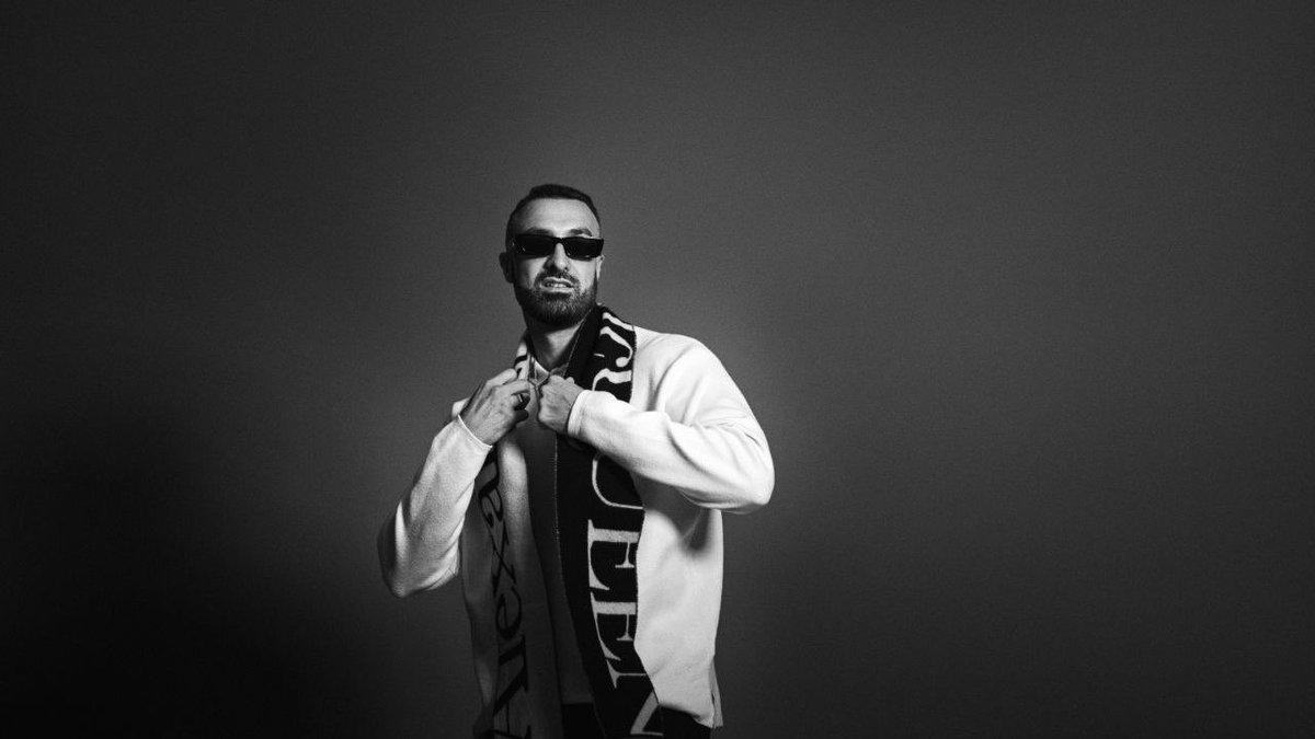 Luces Fuera, mi próximo álbum, será vuestro el 19 de abril.

Muchas gracias por el amor y el cariño durante estos 25 años. Ha sido un viaje increíble.

Os cuento pronto.