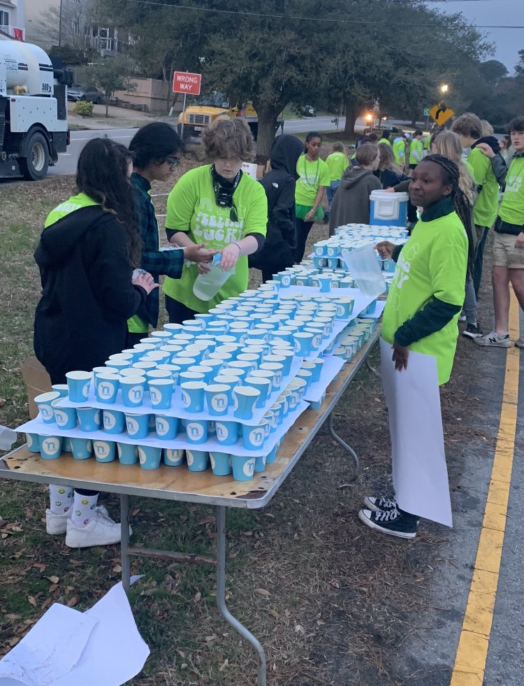 vbschools's tweet photo. 🏅 Meanwhile, First Colonial Legal Studies Academy students manned water stations during Sunday’s marathon. Their cups overflowed with kindness. 🌊
Together, they proved that small strides can create monumental ripples. ☀️🏖✨
#VBCPSChartingtheCourse🚀 https://t.co/8nsvJW0Amc