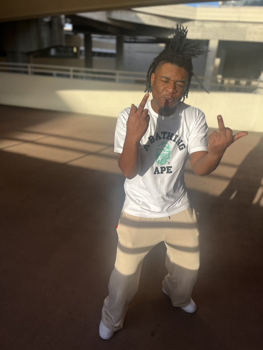 AintNoSorry's tweet photo. Lifestyle shit get twisted I been living shady, I been beating up that sack like I’m Devin Haney! https://t.co/iuhAgIF19r
