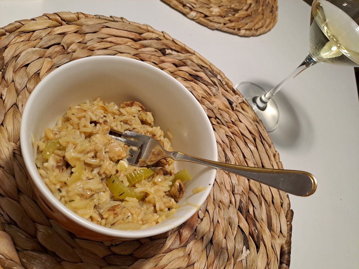 Rituleix's tweet photo. Kanarisottoa illalliseksi 😋 Olihan siinä hämmentämistä, mutta hyvää tuli. #risottoa #kariniemi ohjeella. https://t.co/pw80HrWrcF