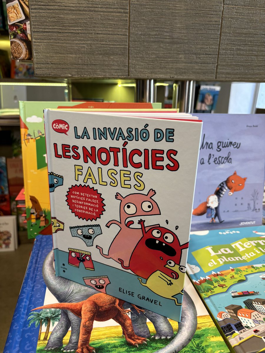 Quelle belle surprise de voir ce livre pour enfants de #EliseGravel aujourd’hui à la librairie #Ulyssus de #Girona en Espagne! J’ai parlé au proprio qui ignorait que l’autrice québécoise est très populaire partout en espérant qu’il en commande d’autres!