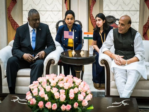 Rajnath Singh discusses bilateral, regional security, defence cooperation issues with US Defence Secy Austin   
#rajnathsingh #LloydAustin #TigerTriumph2024