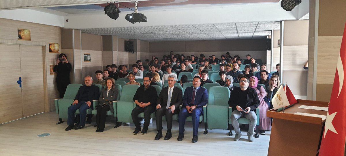 yilmaznazif's tweet photo. Ankara Ümitköy AİHL'de "Çanakkale  Geçilmez" programında öğrencilerimizle birlikteydik. Emeği geçen yönetici, öğretmen ve öğrencilerimize çok teşekkür ediyorum.Çanakkale'de destan yazarak Aziz Vatanımızı bizlere miras bırakan kahraman ecdâdımızı rahmetle ve minnetle yâd ediyorum. https://t.co/fIwtFmG2U1