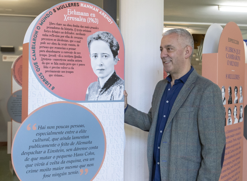 🔵 Valentín García salientou “a importancia de fomentar discursos que poñen en valor o labor e o talento das mulleres ao longo da historia, facéndoo ademais en galego, o que contribúe á normalización da lingua no marco universitario”. 👉 lingua.gal/a-secretaria-x…