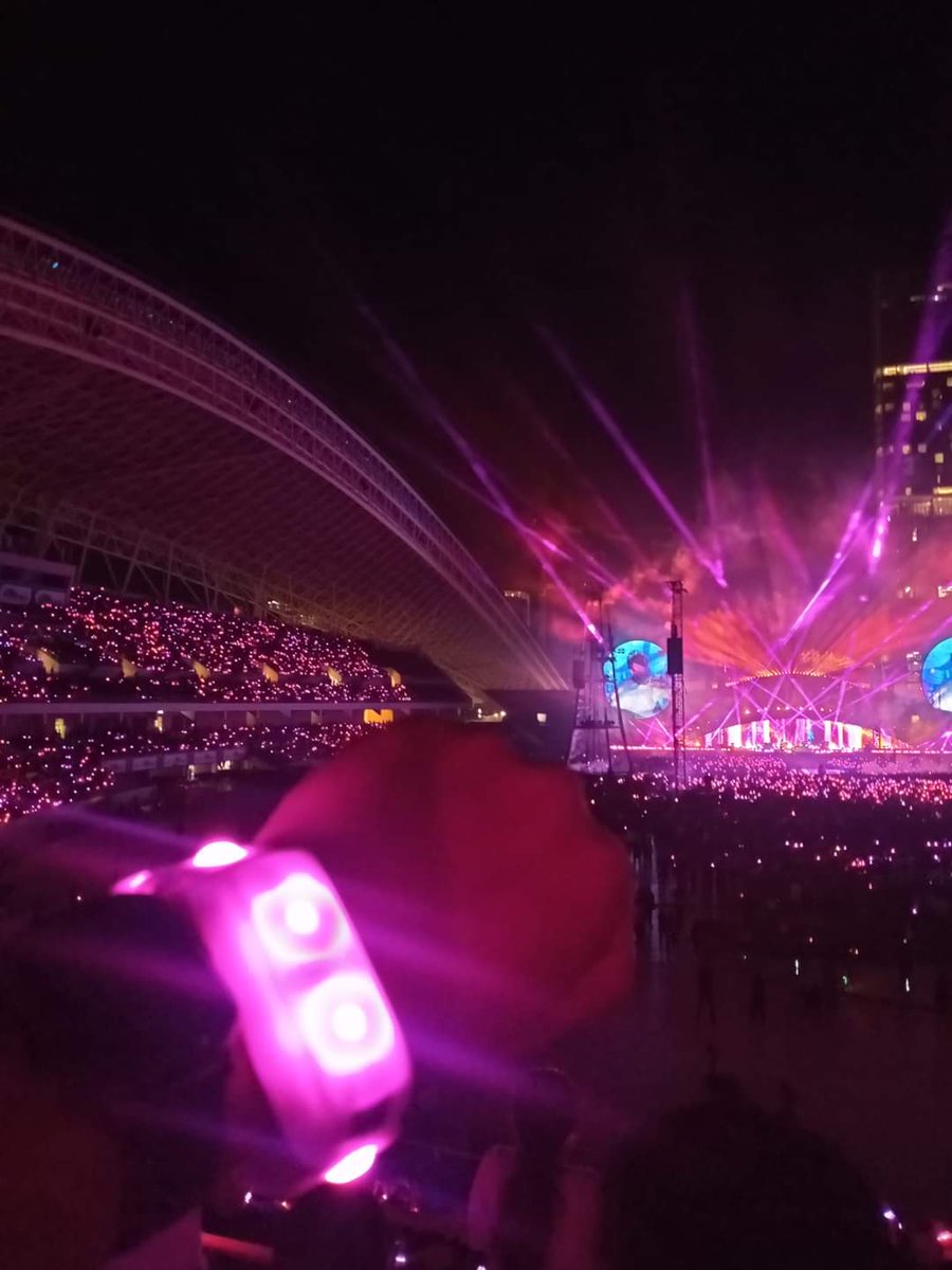 astronautkenn's tweet photo. Se cumplen 2 años de uno de los mejores días de mi vida, 2 años de que escuché a mi banda favorita en vivo!!! 🥰😍🇨🇷🌌
#letsgobacktothestart 🇨🇷
#Coldplaysanjose
#motswt
@coldplay ♾️ https://t.co/9Rr4aofSwJ