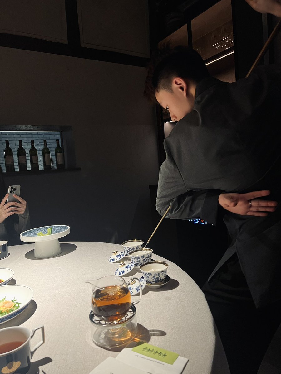 028SQDN's tweet photo. 见了推特上很不错的一对夫妻 第一次见面就被迷上 嫂子真的不错 很有女人味@yimeier028 https://t.co/BXjUL782Ou