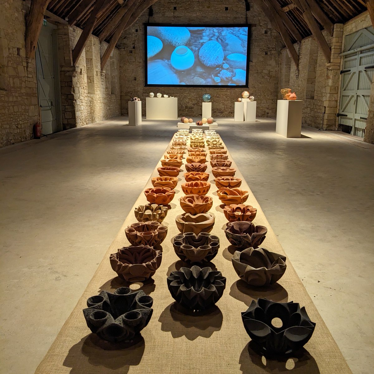 William Cobbing’s works are part of the group sculpture show ‘On the Earth’ <a href="/messumswest/">Messums West</a> - I spoke to William about his work for <a href="/worldofFAD/">FAD Magazine</a>: fadmagazine.com/2024/03/11/int…
The venue is also hosting an excellent ceramics exhibition Contem’Plate. Both on until 29th April &amp; free to visit.