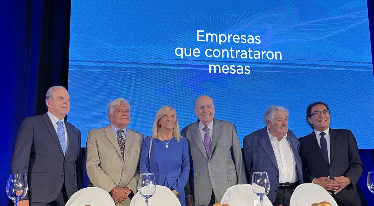 beatrizargimon's tweet photo. Participamos del almuerzo de @ADMUruguay con las exposiciones de los ex presidentes Julio María Sanguinetti, Luis Alberto Lacalle y José Mujica bajo el título "Una visión de Uruguay, 40 años de Democracia". https://t.co/Sp4ZFrE0L3