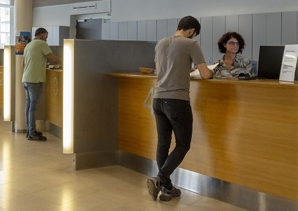 Wachttijden voor afspraken
Wil je een afspraak maken bij onze balies? Let er dan op dat het op dit moment erg druk is. De wachttijden voor een afspraak lopen helaas op. Lees meer op bit.ly/3VoV8Yq