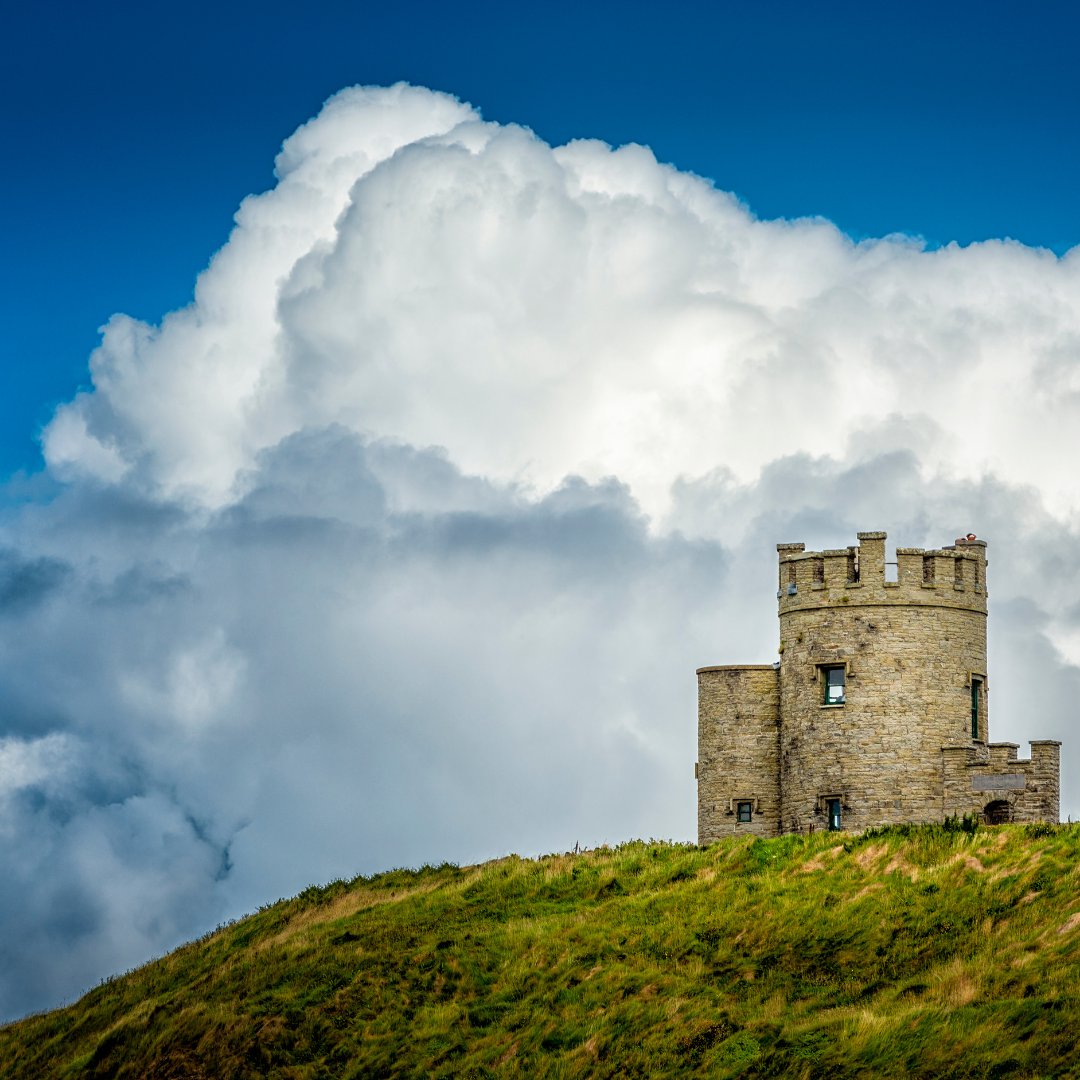 O'Brien's tower, nestled amongst the clouds ☁️☁️☁️

📍The Cliffs of Moher, Co Claire 

Courtesy of no_limit_pictures 

#obrienstower #cliffsofmoher #ireland #wildroverdaytours