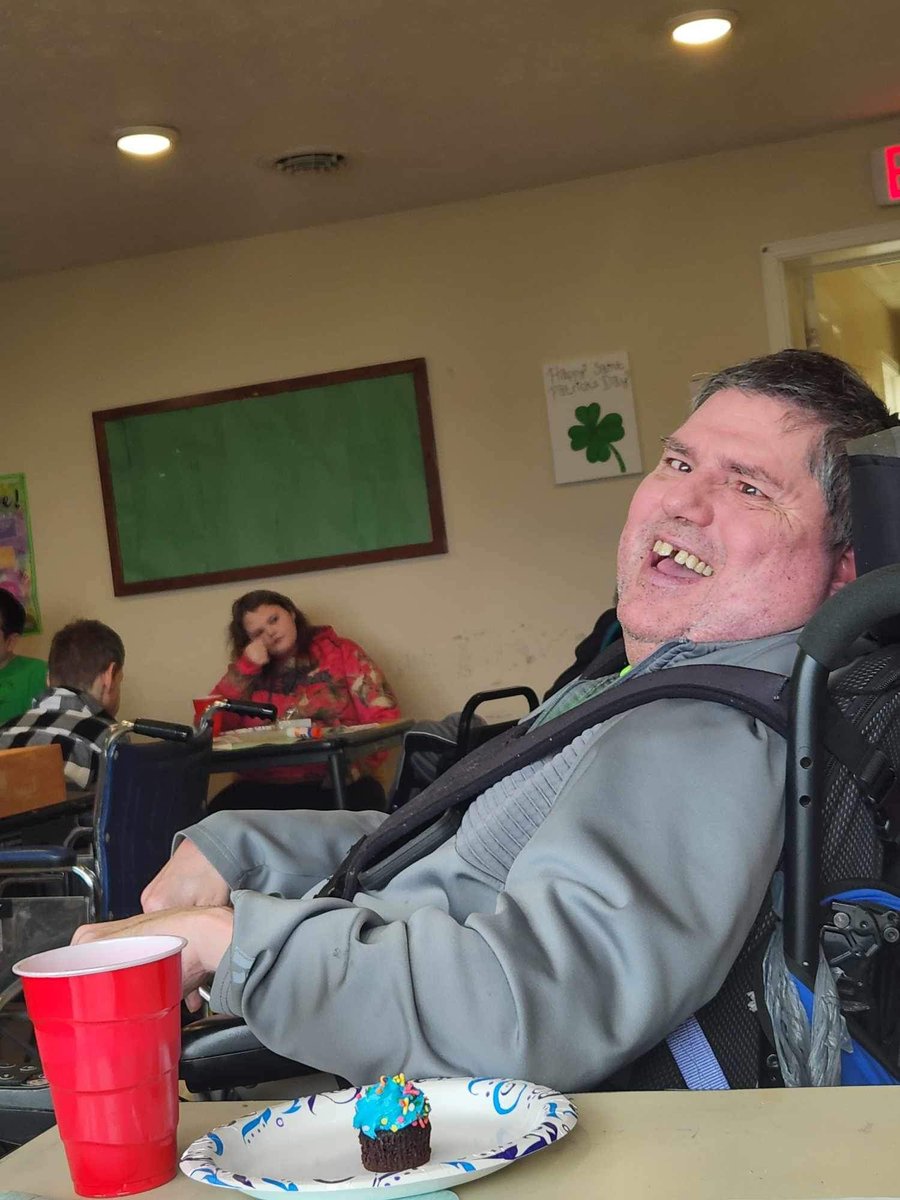 Benchmark_HS's tweet image. Individuals and staff from our Day Services in North Vernon, IN enjoyed some green punch and green cupcakes for St. Patrick’s Day!