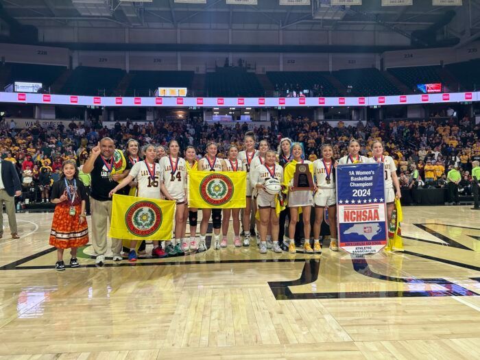 The Cherokee Lady Braves defeated the East Columbus Gators in the North Carolina High School Athletic Association (NCHSAA) 1A State Championship.
#NativePreps #EasternBandCherokee

buff.ly/4cinDx8