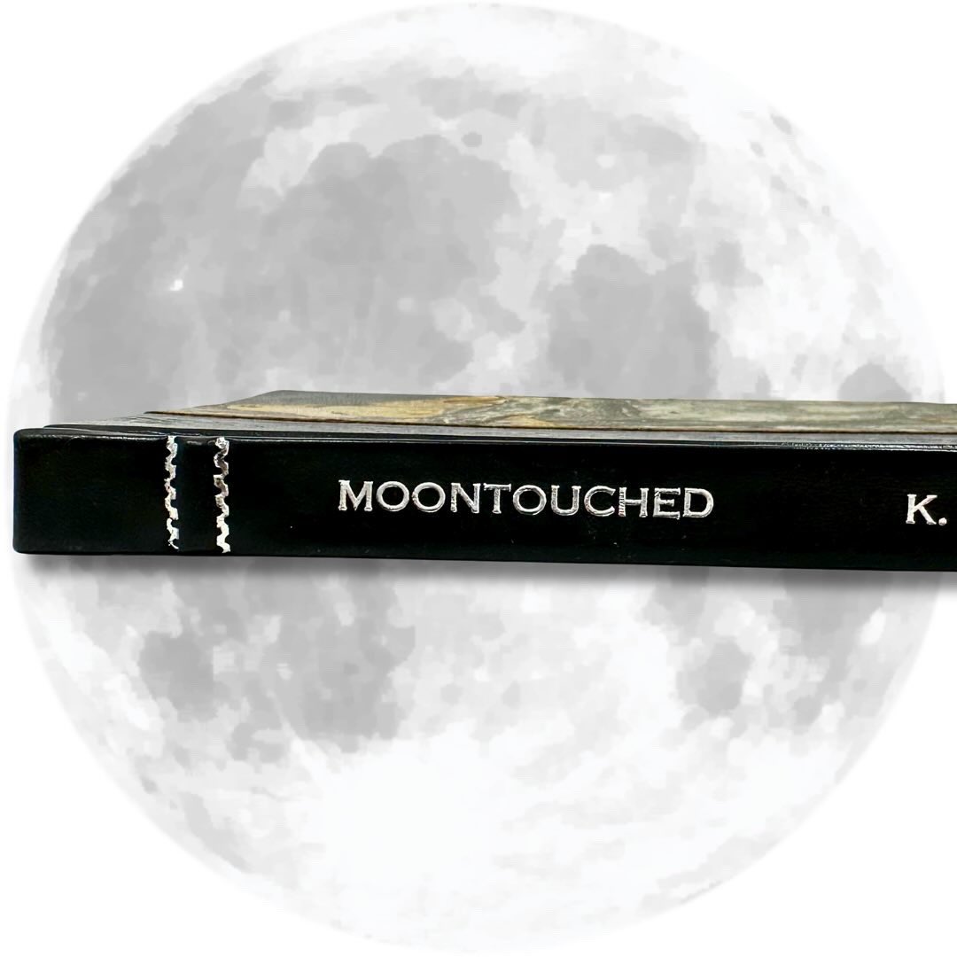 RareBiblio's tweet photo. Introducing #Moontouched : A Poetry Collection by #KRLehman 🌙
Our latest #custom creation, #bound in rich #black #leather & textured #marblepaper finished with #silver #gilding, echoes the ethereal beauty of the lunar landscape. 📖✨
https://t.co/9kDtMywA9z / @rarebiblio ✨ https://t.co/JI4G92pA2r