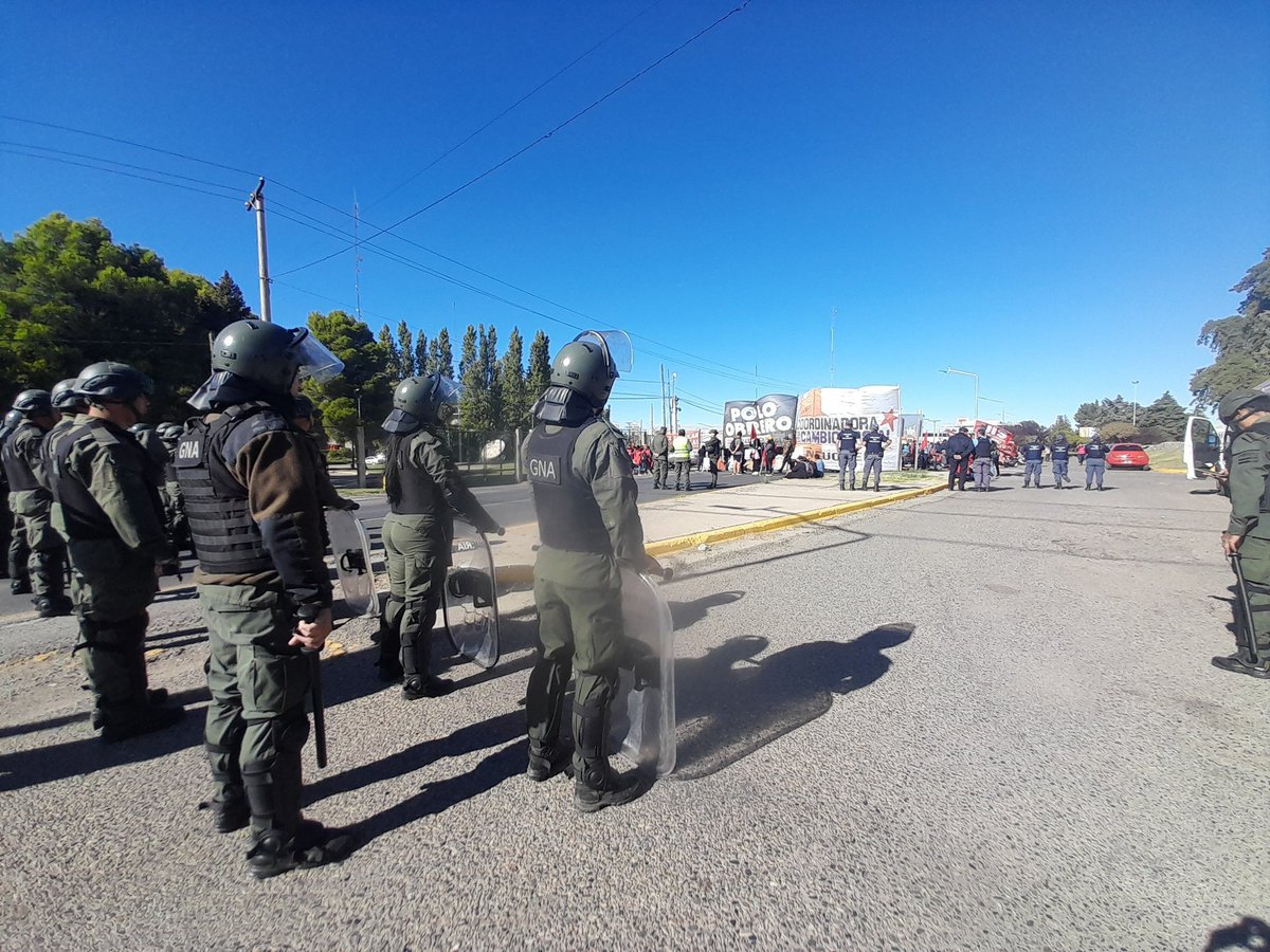 PaMiguelangelpa's tweet photo. #Levantaron los cortes en los Puentes. Tránsito liberado... https://t.co/5BEUb58lCG