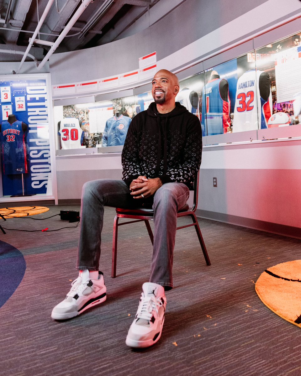 Yes Sir! Our very own @RipHamilton32 visited the Detroit Pistons' Thirty Five | 20 Exhibit at the Detroit Historical Museum. The exhibit showcases the history of the '04 and '89 Championship teams. For more information on the exhibit and ticketing ➡️ bit.ly/49XgctK