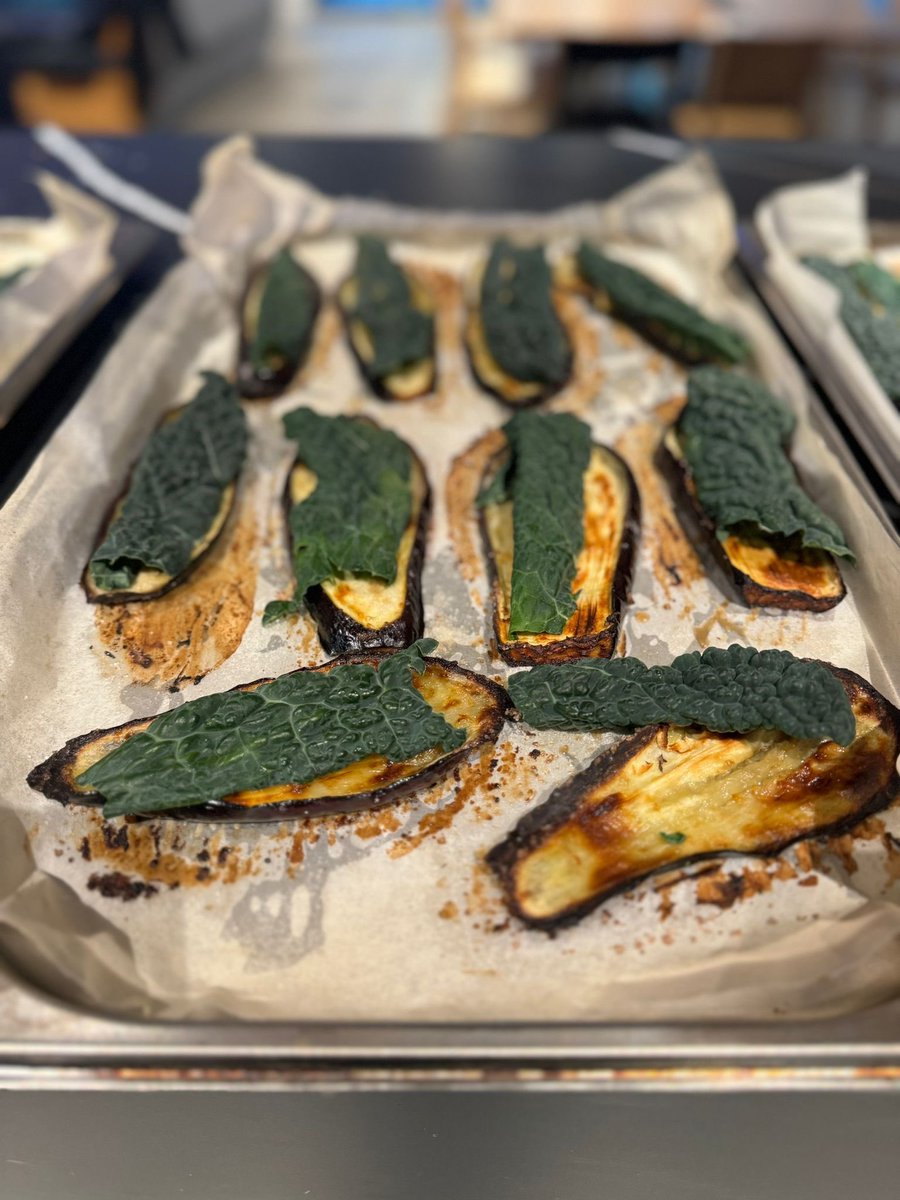 megabites_ctr's tweet photo. Behold our stuffed aubergine in curry and coconut dal - a symphony of flavors that will tantalize your taste buds! 😋 

#aubergine #vegan #letsgoliquid https://t.co/frUJ9FTGgQ